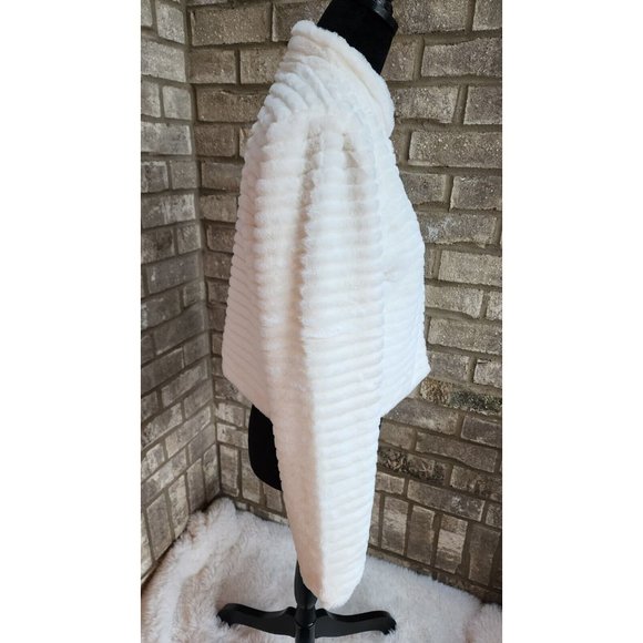 NWT Betsey Johnson FAUX FUR Ivory cream white cropped coat jacket long sleeves S - Picture 3 of 9